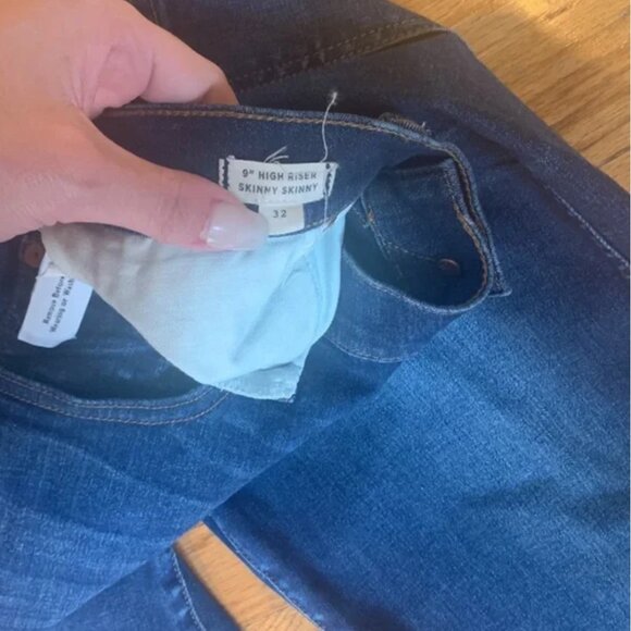 Madewell Medium Wash Skinny-Skinny Stretchy Jeans | Sleek & Comfortable - Picture 6 of 8